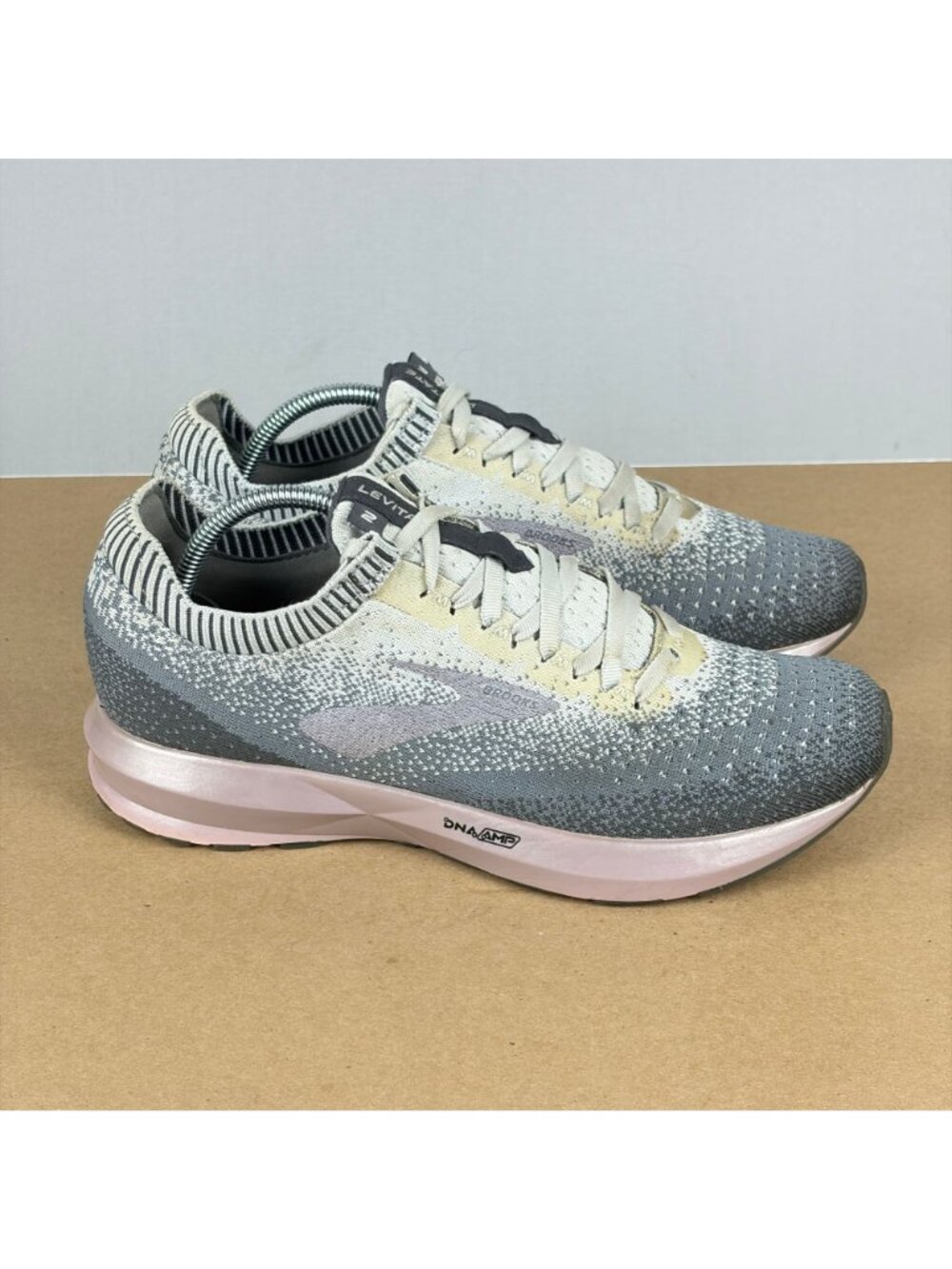 Brooks Levitate 2 Athletic Running Shoes Womens 8 Gray Lilac Breathable Low Top - Picture 3 of 10